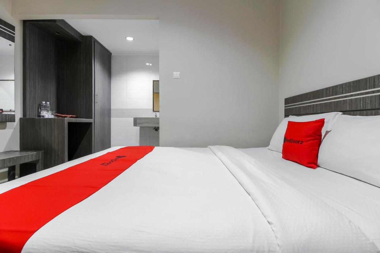Reddoorz Plus Syariah @ Jalan Sriwijaya Medan Exterior foto